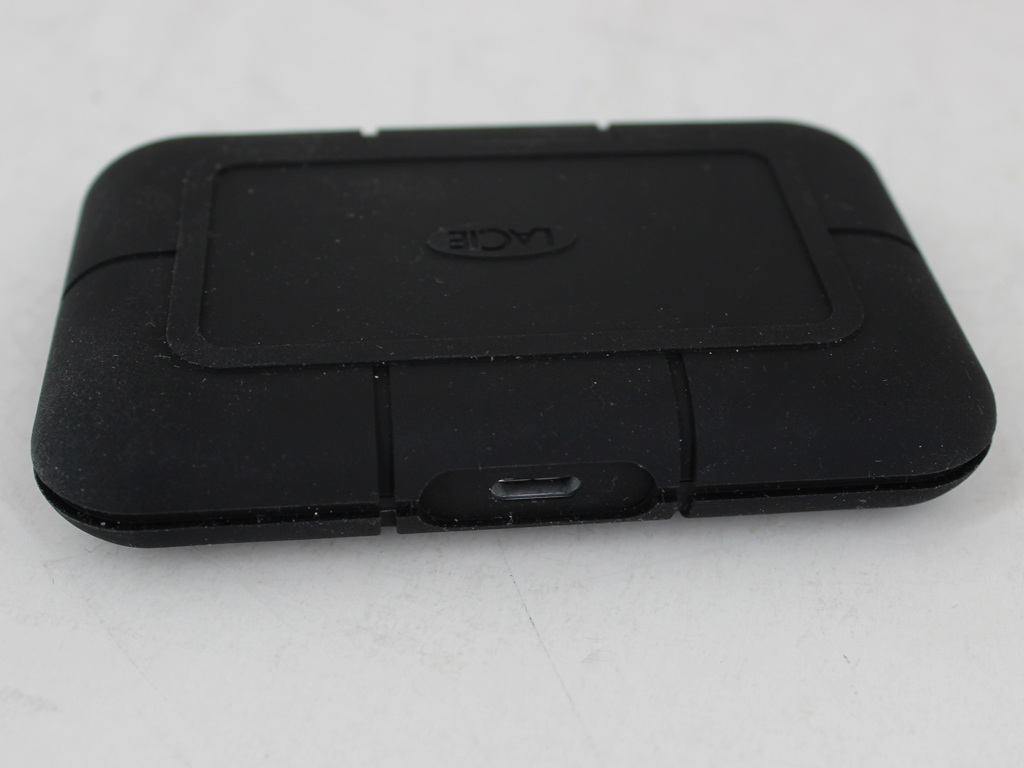 Fünf Jahre Garantie gibt LaCie.