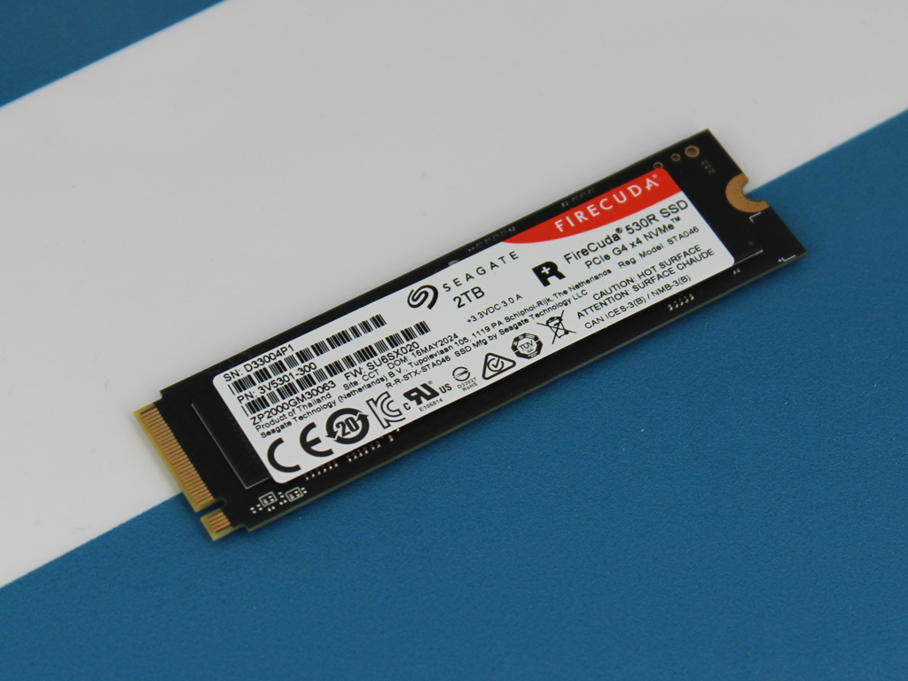 Die Unterseite ist komplett unbestückt.