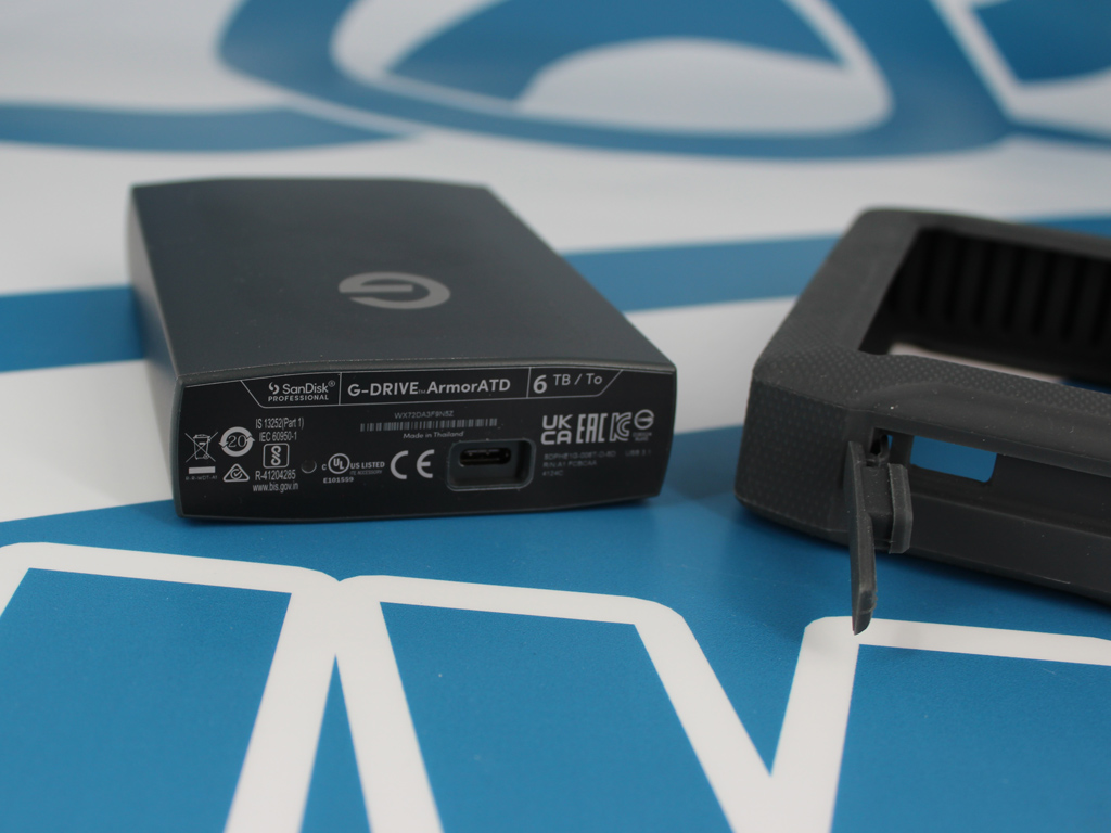 Typinfos sind stirnseitig zu finden.