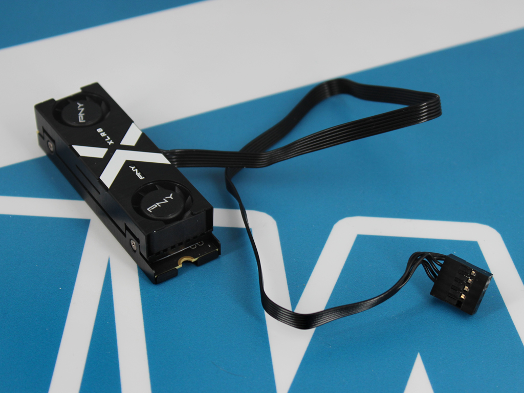 Auf der Oberseite befindet sich der aktive Kühler.